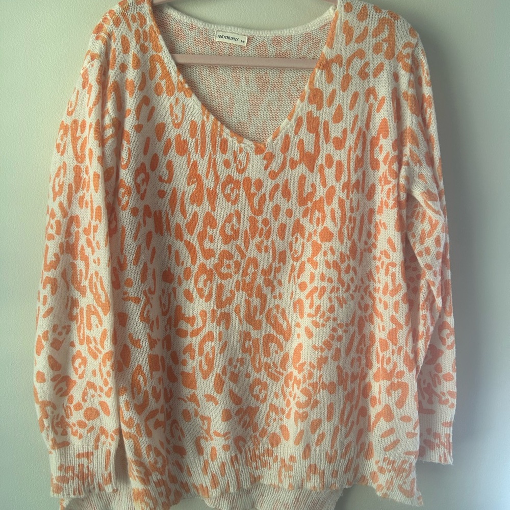 Boutique top, size small